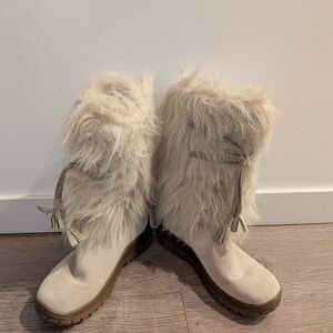 Faux Fur Cream Winter Boots - Women's Cozy Snow Boot